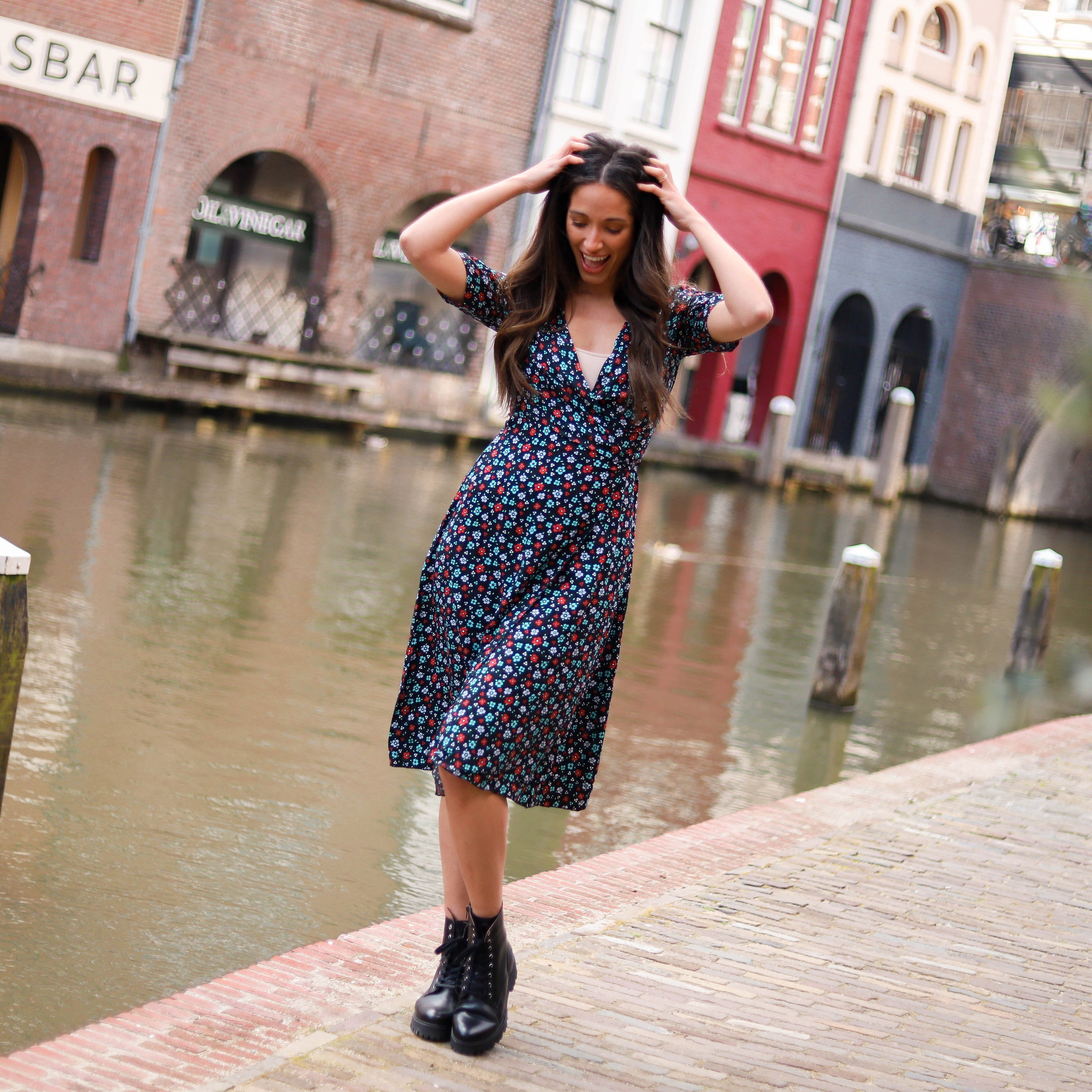 Lily flower dress zwart KLAAR Hipvoordeheb.nl