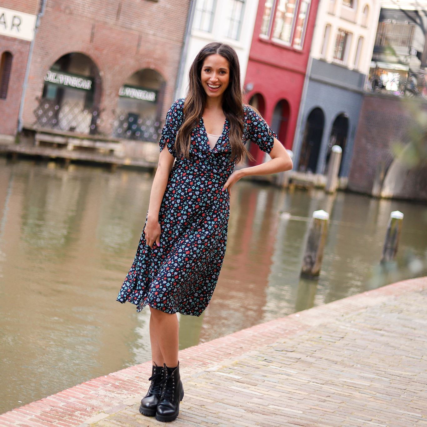 Lily flower dress zwart KLAAR Hipvoordeheb.nl