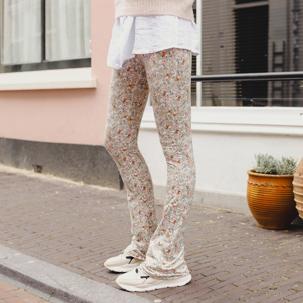 Soft flared legging bloemen multi beige Flared legging Hipvoordeheb.nl 